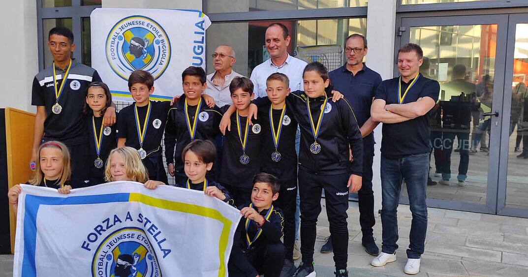 FBiguglia's tweet photo. #U11 #Biguglia #fjeb #madewiscup #madewiscup2k22 @citadibiguglia
Nos U11(1) reçu par notre Maire de @MairieBiguglia @jean_giabiconi avant leur départ pour la @gpe_madewis à Bordeaux. https://t.co/x6jOlDhx3W