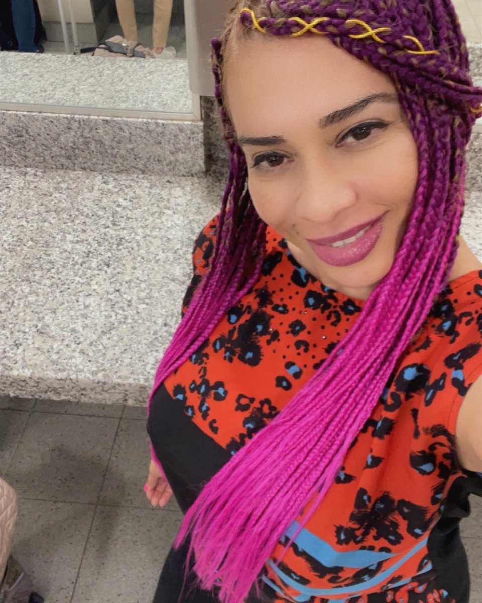 bianca007a's tweet photo. When you get a crazy hair idea but you end up liking it! #HotPinkBraids 😻💕💞 https://t.co/q5Fw2DpTFy