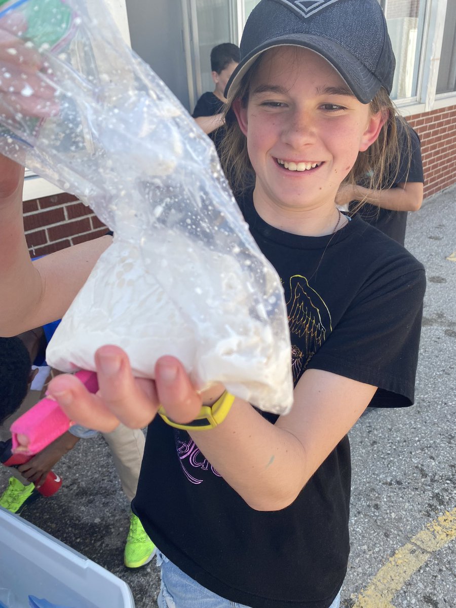 MsFraserHR's tweet photo. Wrapping up our Pure Substances and Mixtures unit by making our own ice cream! Creating a homogeneous mixture and witnessing changing states of matter, what a “treat!” ☀️🍨🤗@holyrosaryhoyas @WellingtonCath #ExperientialLearning https://t.co/J76H4T0Emk