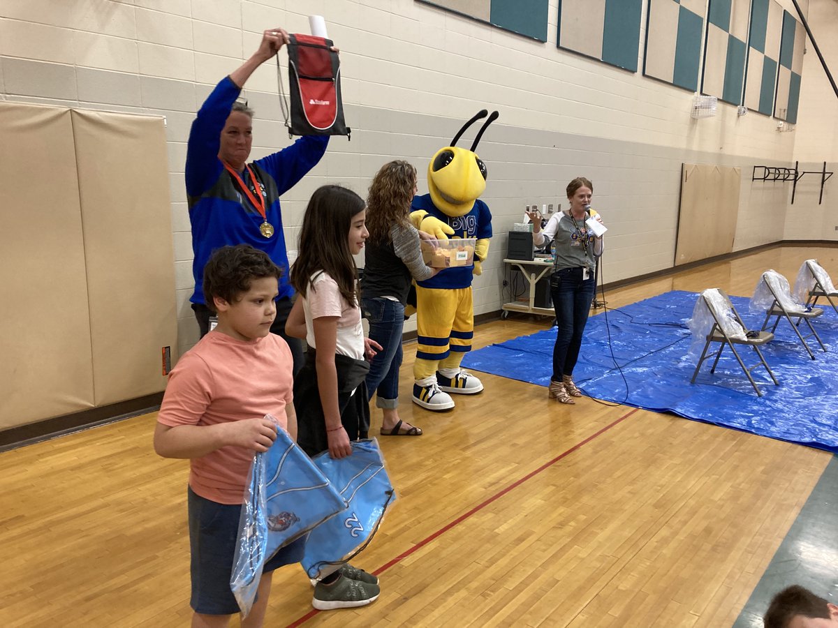 Indy_STEM's tweet photo. State Farm has generously donated some State Farm gear to support PBIS in our schools. Our students go crazy for State Farm! #statefarmrocks https://t.co/BZTwNcRfzy