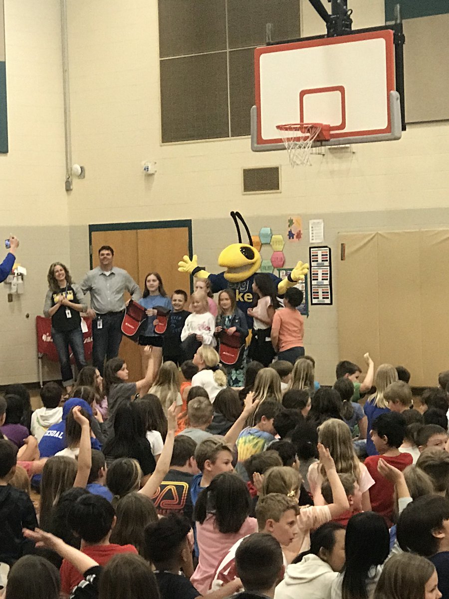 Indy_STEM's tweet photo. State Farm has generously donated some State Farm gear to support PBIS in our schools. Our students go crazy for State Farm! #statefarmrocks https://t.co/BZTwNcRfzy