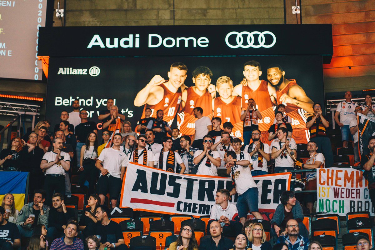 ninerschemnitz's tweet photo. Wenn 20 Chemnitzer Fans den ganzen Audi Dome übertönen! 🥁🤝
#chemnit #münchen #basketball #easyCreditBBL #welcometowow @easyCreditBBL https://t.co/680vSgmB5D
