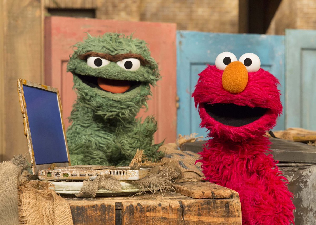 bar En smule redde Elmo on Twitter: "Oscar is asking Elmo if he could have the files in Elmo's  computer trash bin. https://t.co/qlMicZPRPK" / Twitter