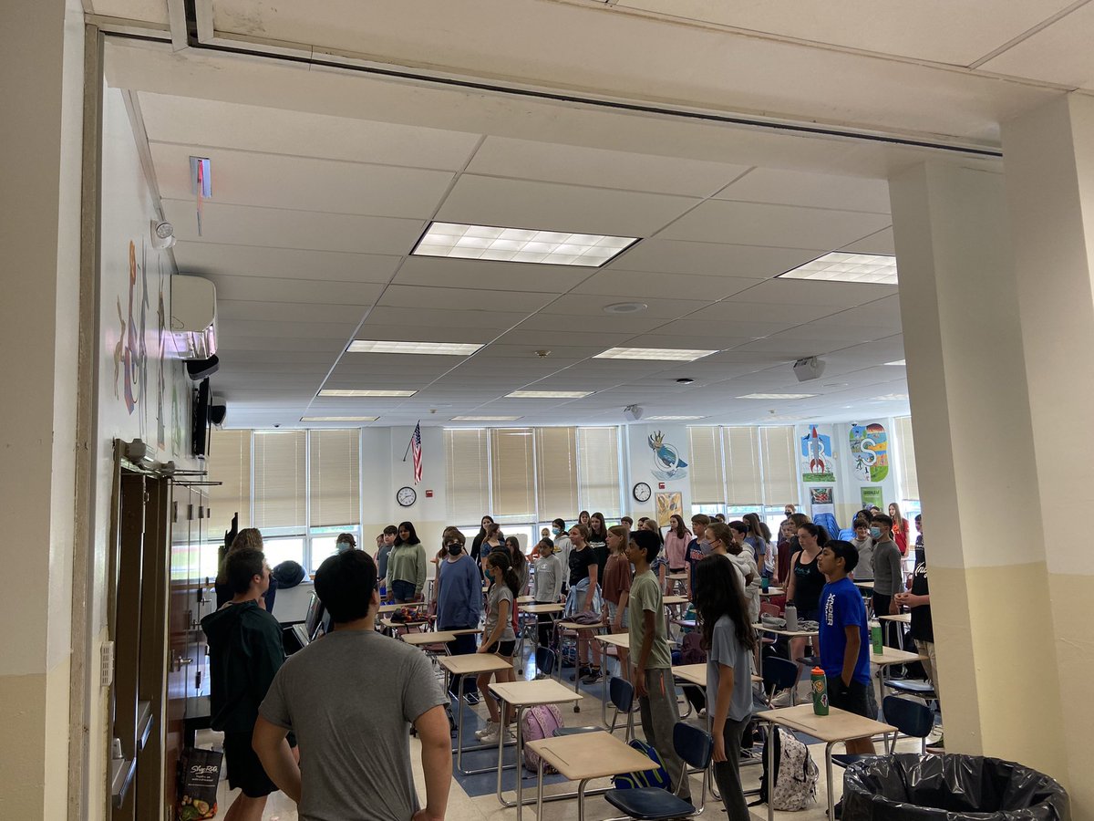 MsHeymanMusic's tweet photo. Thank you SO MUCH to Mrs. Rizzo and some high school chorus students for visiting 7th &amp; 8th grade chorus today. We had a blast singing together &amp; it was a joy for me to see my former students still singing! 💕 🎶 🎤 https://t.co/AWD4UuM6Iv