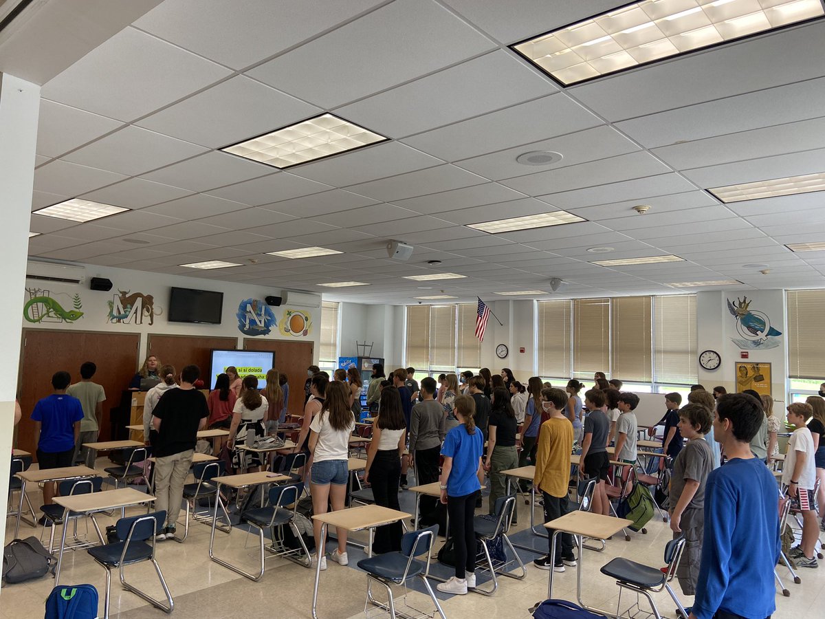 MsHeymanMusic's tweet photo. Thank you SO MUCH to Mrs. Rizzo and some high school chorus students for visiting 7th &amp; 8th grade chorus today. We had a blast singing together &amp; it was a joy for me to see my former students still singing! 💕 🎶 🎤 https://t.co/AWD4UuM6Iv