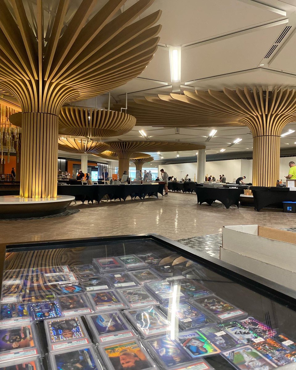 HurleyHobbies's tweet photo. Come by AUTOGRAPHFEST!
.
Plenty to do. Tons of great vendors! @americandream @probstein123
.
#hurleyhobbies #autographfest #americandreammall #thehobby #whodoyoucollect #ratedrookie #Topps #NBA #NFL #F1 https://t.co/NLYwrjqWv5