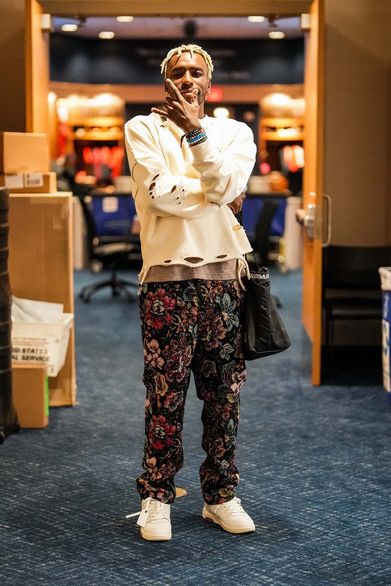 Twins's tweet photo. Too fresh 

#FreshDripFriday https://t.co/U3cxYEtODW