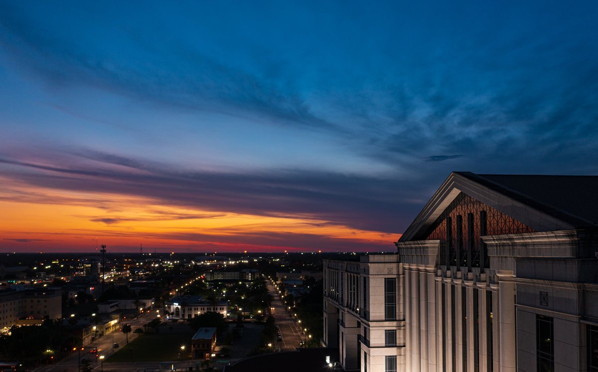 jmojax08's tweet photo. Duval County Courthouse Sunset https://t.co/XjrDYJ1hVk