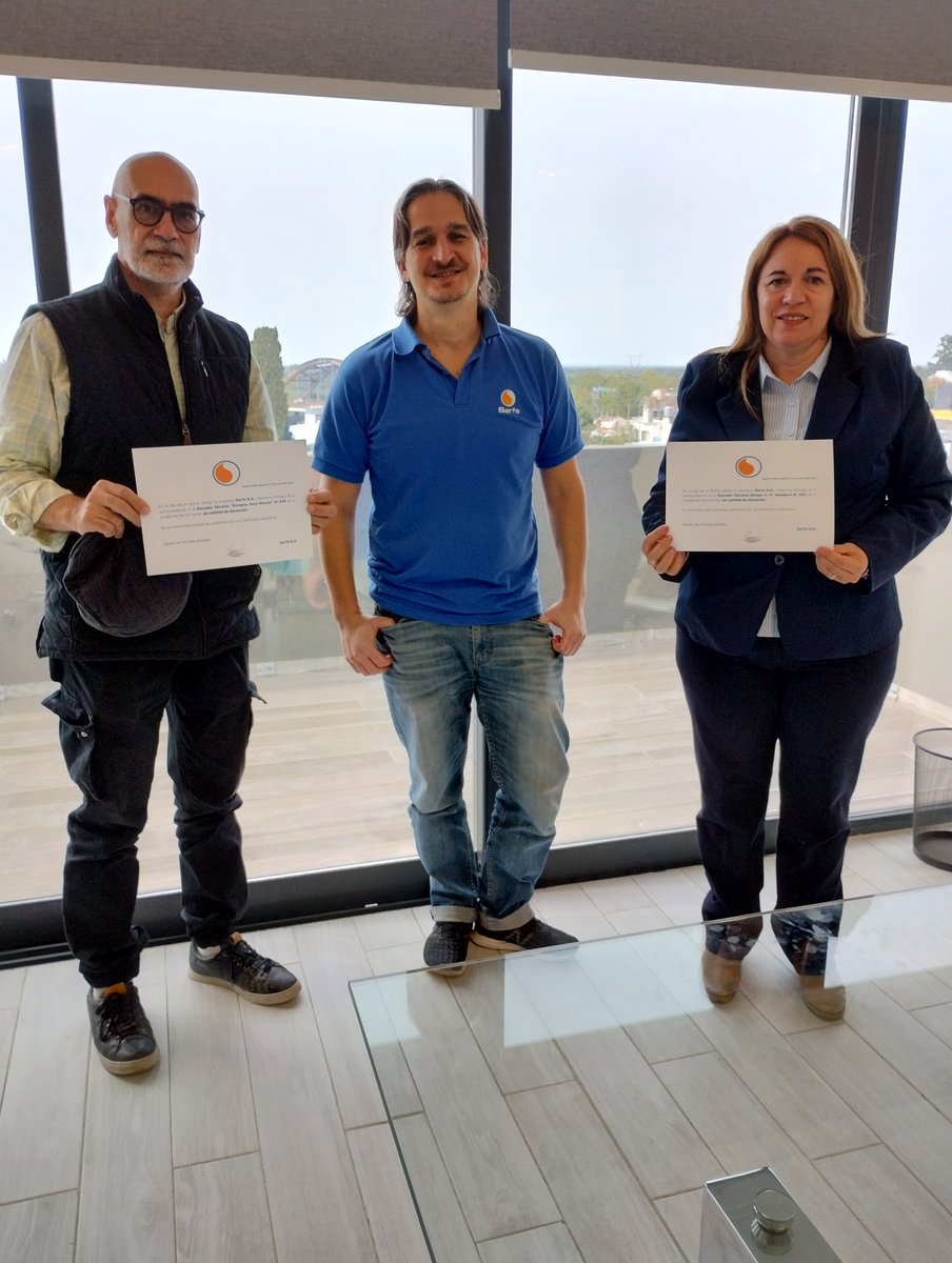 serfe's tweet photo. As a contribution to the development of our community, we have donated a total of 12 computers to two schools: Tec N. 614 Enrique Jose Muzzio and Tec N. 322 Obispo Jose Maria Gelabert. We thank the directors of these schools for their visit
#weloveourcity #weareserfe #serfeteam https://t.co/T01DKeYj7h