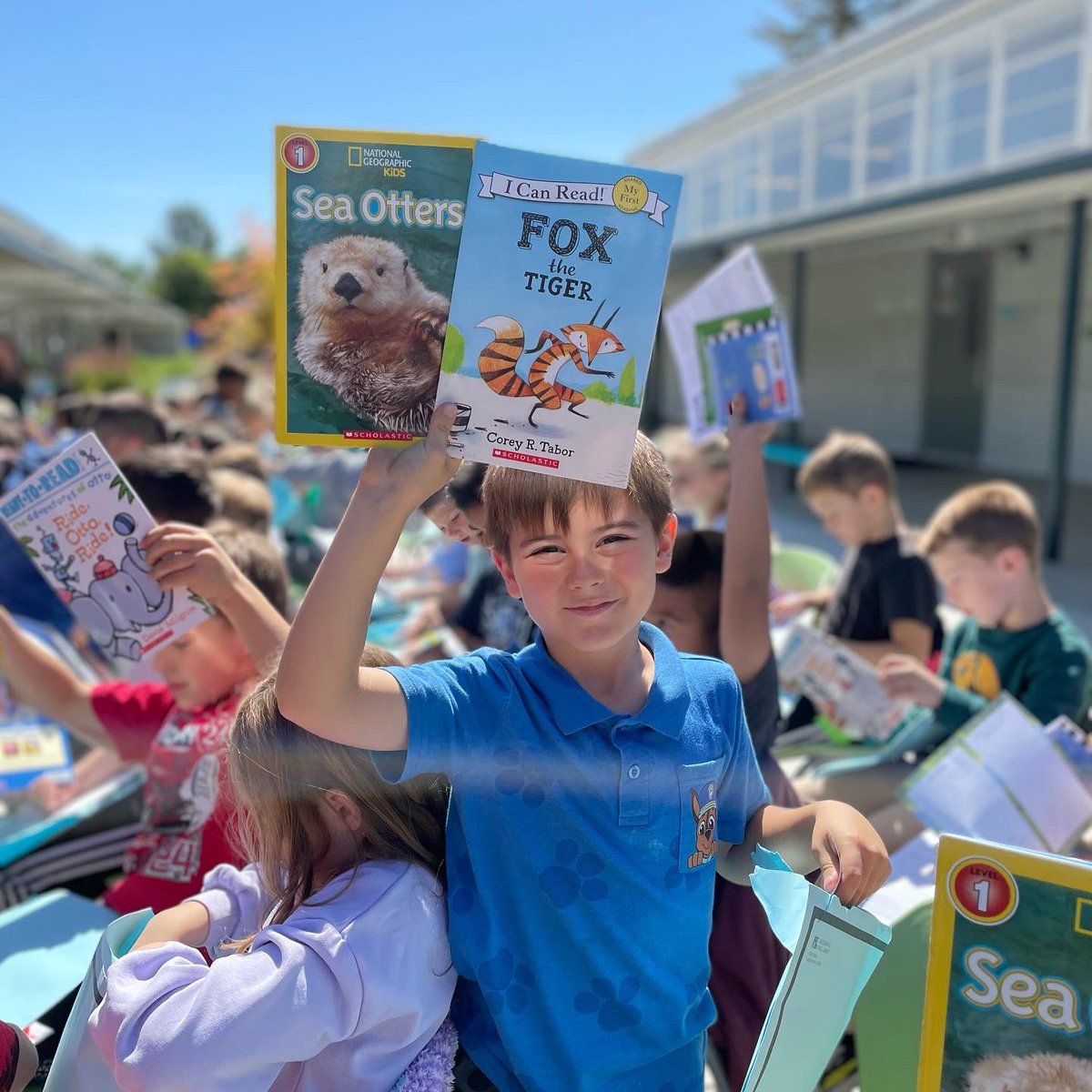 gis_charter's tweet photo. We are thankful to partner with Arden-Dimick Library and give all of our 1st graders free books! 

Thank you to @saclib for coming and inspiring the love of reading amongst our 1st graders! 

#GrizzlyStrong #IBstrong #IBelong #gccstrong @gcc_charters https://t.co/miBjvmAUjJ