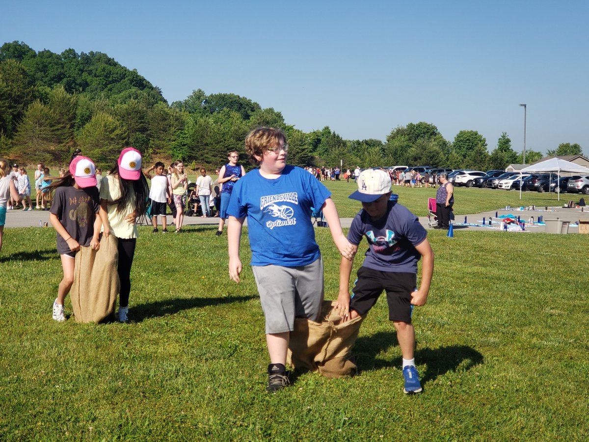 4thGradeEES's tweet photo. It was a hot and very competitive day on the fields today, and they loved every minute of it! #eessoars https://t.co/oMk0hSubnm