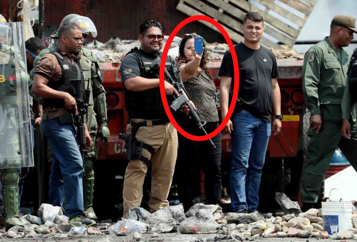 EliTrotta's tweet photo. Las autoridades argentinas le negaron el ingreso al país a Iris Varela, una de las cabezas de la dictadura de Maduro, pues está sancionada por el TIAR. Violar DDHH tiene consecuencias.

Advertimos que los falsos "diputados" que la acompañaban, también son miembros del régimen. https://t.co/MnxfQL5xb5