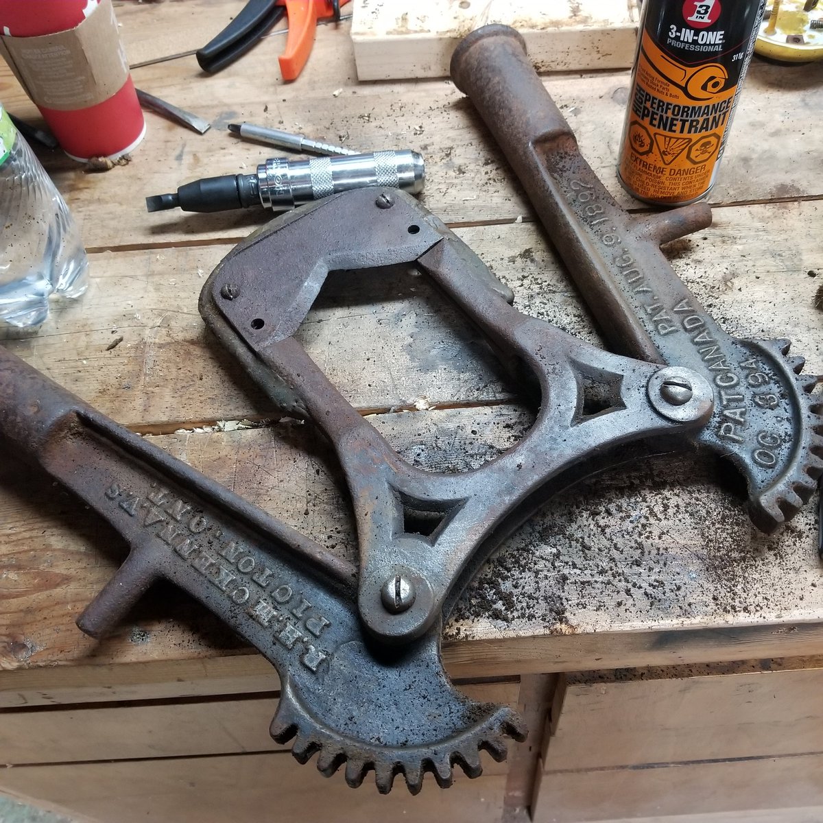 ChrisTheITGuy's tweet photo. We've got the #ToolDungeon catch up stream coming tonight! Time is still to be determined, but we might go live as early as 18:00 / 6:00 PM EST! Oh dang. Hot tools only on https://t.co/DbTe6rxaX7 https://t.co/gVnvFT8G43