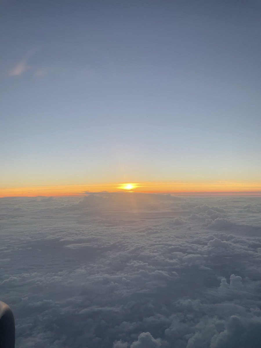 deasia82's tweet photo. A beautiful sunset my view from plane ✈️ https://t.co/AKS0qSFu1t
