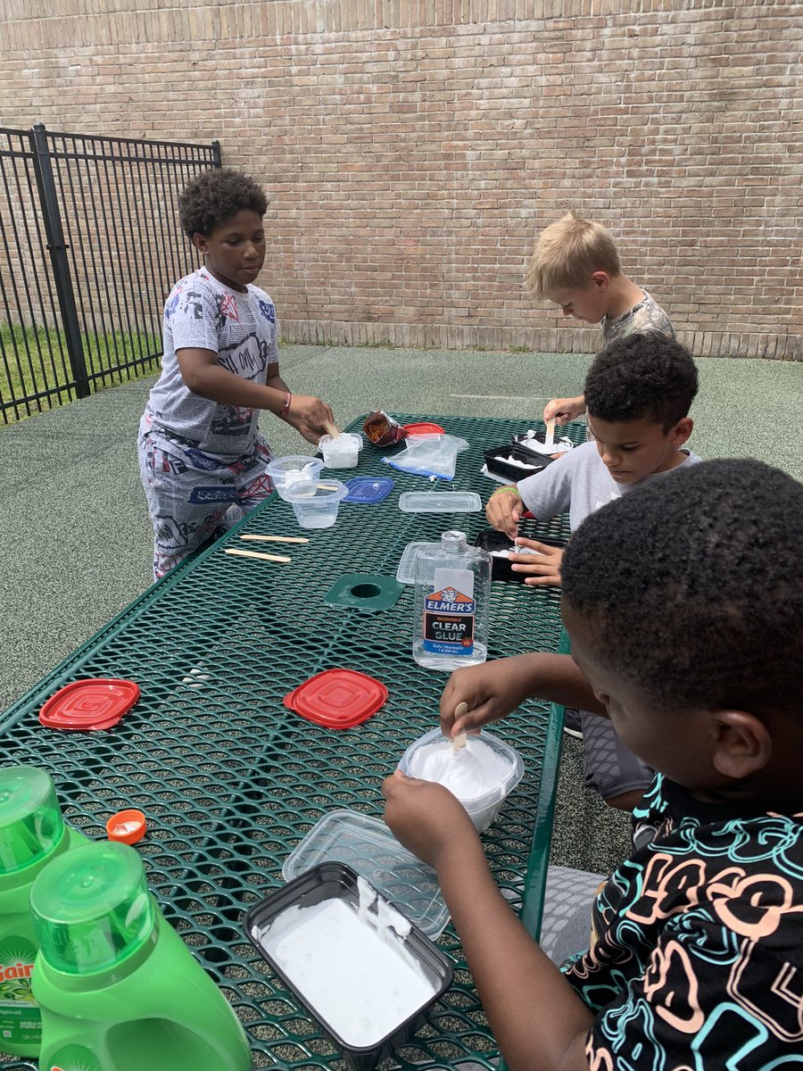 HBohlmeyer1's tweet photo. @Oaks4th students and @kimboUNT at  SLIME CLUB @HumbleISD_OE https://t.co/OtTr6vcUEP