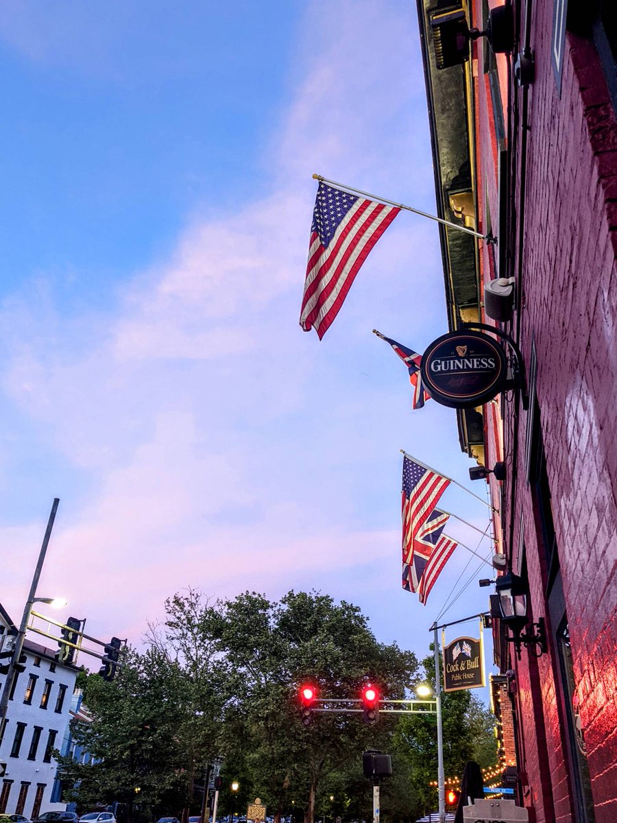 It's going to be a beautiful night in Mainstrasse!