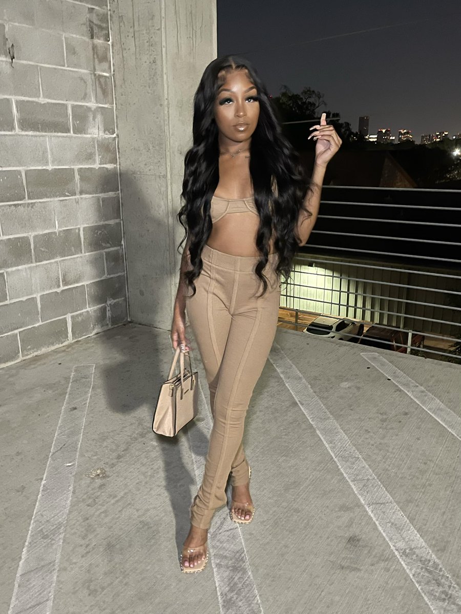 jayy_kiss's tweet photo. Sexy mf you the baddest one 😍 https://t.co/K1oDuy105i