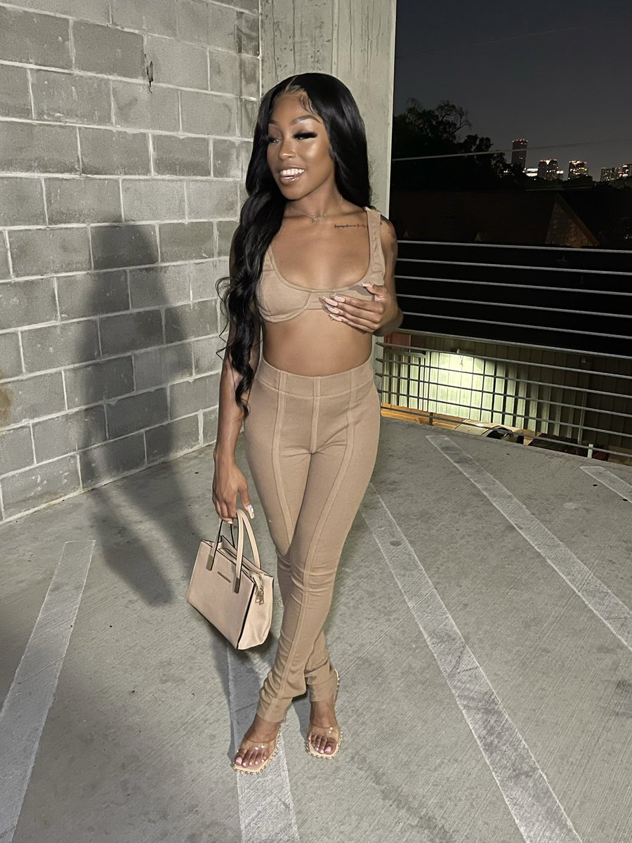 jayy_kiss's tweet photo. Sexy mf you the baddest one 😍 https://t.co/K1oDuy105i