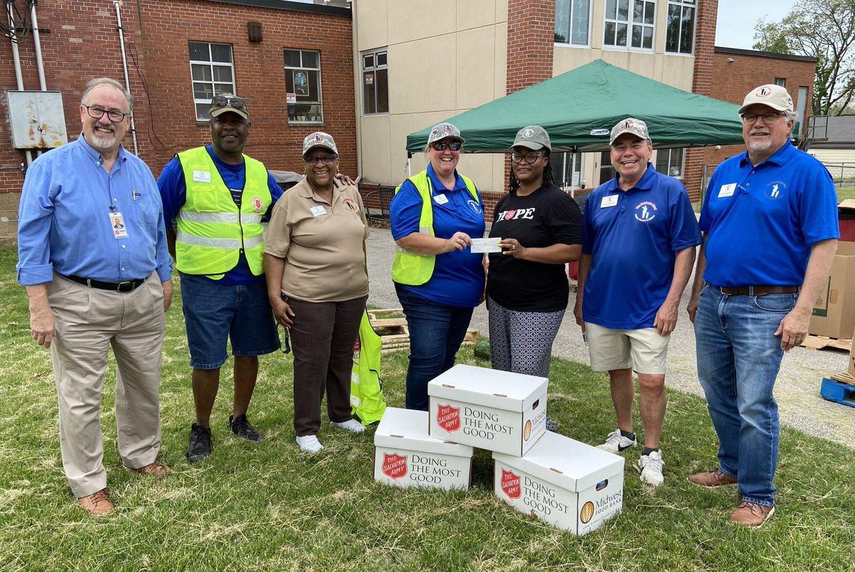 SalArmySTL's tweet photo. Food &amp; goods were provided to 85 veterans &amp; their families today by The Kaufman Fund &amp; The #SalvationArmy St. Louis during the “Food 4 Vets” drive-thru! We give a BIG THANKS to The Kaufman Fund for their donation they presented to us today.

Next #Food4Vets giveaway is 7/29! https://t.co/qM6FkEBino