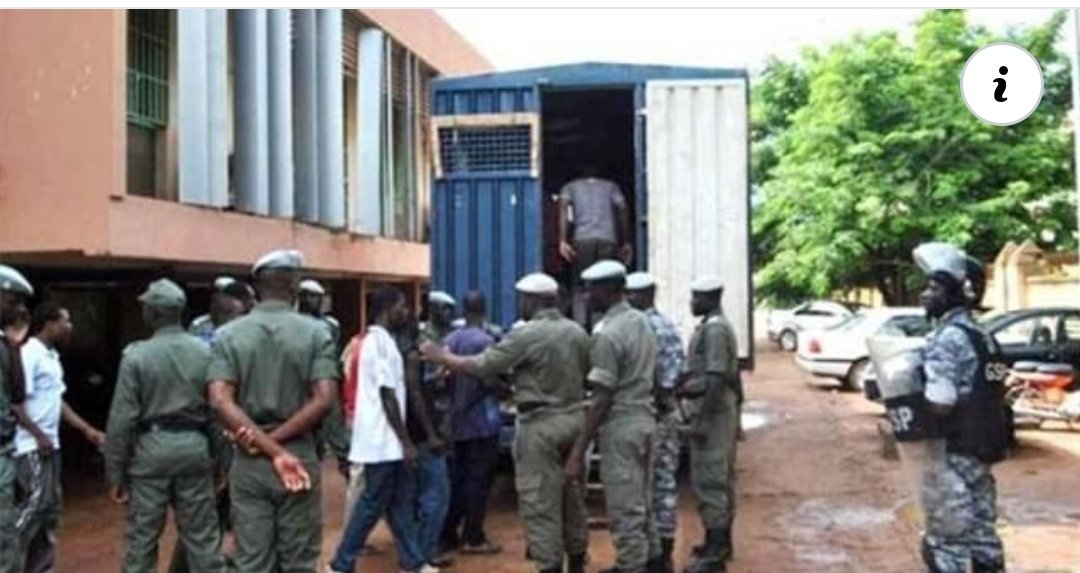 Dsiribie's tweet photo. #Burkina | 24 mois de prison et une amende de 2 millions FCFA pour l’ancien juge Frédéric Béré. L’ex-directeur de la prison civile de Ziniaré Kalfa Millogo écope aussi de 24 mois de prison et une amende  de 8 500 000 FCFA. Ils ont été reconnus coupables d’escroquerie.
#lwili https://t.co/hRWr3CNDuO