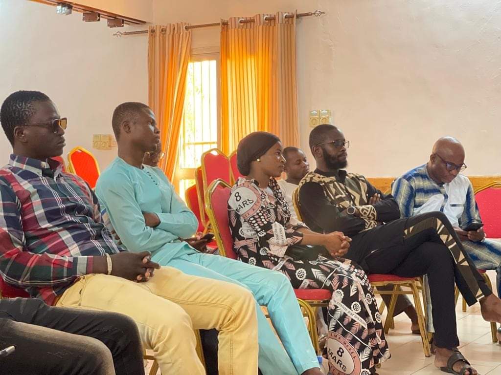 BenbereM's tweet image. Revivez en images le #caféblog de #Benbere. L&apos;objectif était de permettre aux jeunes de comprendre les problèmes liés à l’insuffisance de la présence de l’Etat au Mali. Dans Bamako plus précisément, à travers les expériences des OSC invitées.⤵️

#FaisonsNousEntendre #OuEstMonEtat