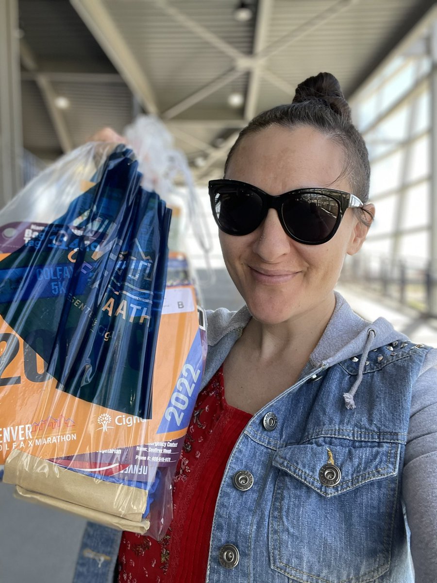 runlikeafoxie's tweet photo. Packet pickup for @runcolfax DONE! ✅ Who’s running it this weekend???
#run #marathoner #colfaxmarathon #runcolfax #packetpickup https://t.co/XYgPlHFfto