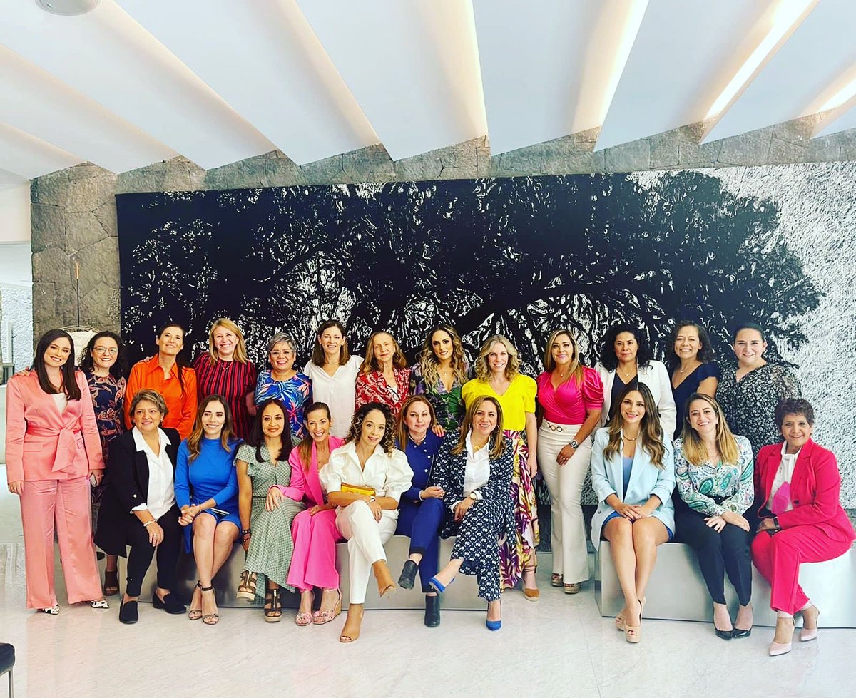 NinfaSalinas's tweet photo. ¡Estas son las increíbles mujeres de Fuerza Informativa Azteca! Ante cualquier adversidad luchan para honrar su compromiso consigo mismas de forjar su camino, trabajan para que sus sueños no se queden en el aire y se conviertan en metas que se alcanzan, mujeres valientes. https://t.co/MirHtBb7ga