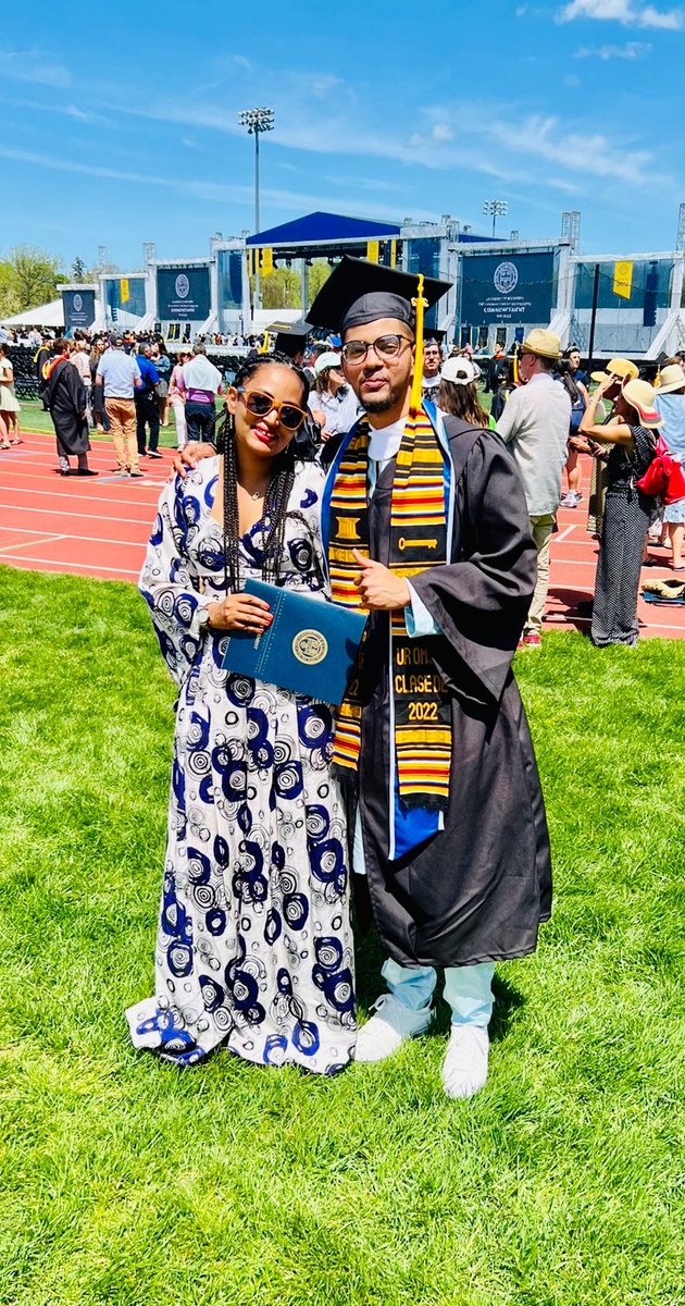 Mon petit frére est diplômé avec distinction de l'Université Rochester aux USA. C'est le début de tant d'autres choses incroyables que tu vas pouvoir accomplir à Goldman Sachs, au Mali, en Afrique et dans le monde. Félicitations. je suis sûr que papa au ciel est très fier de toi.