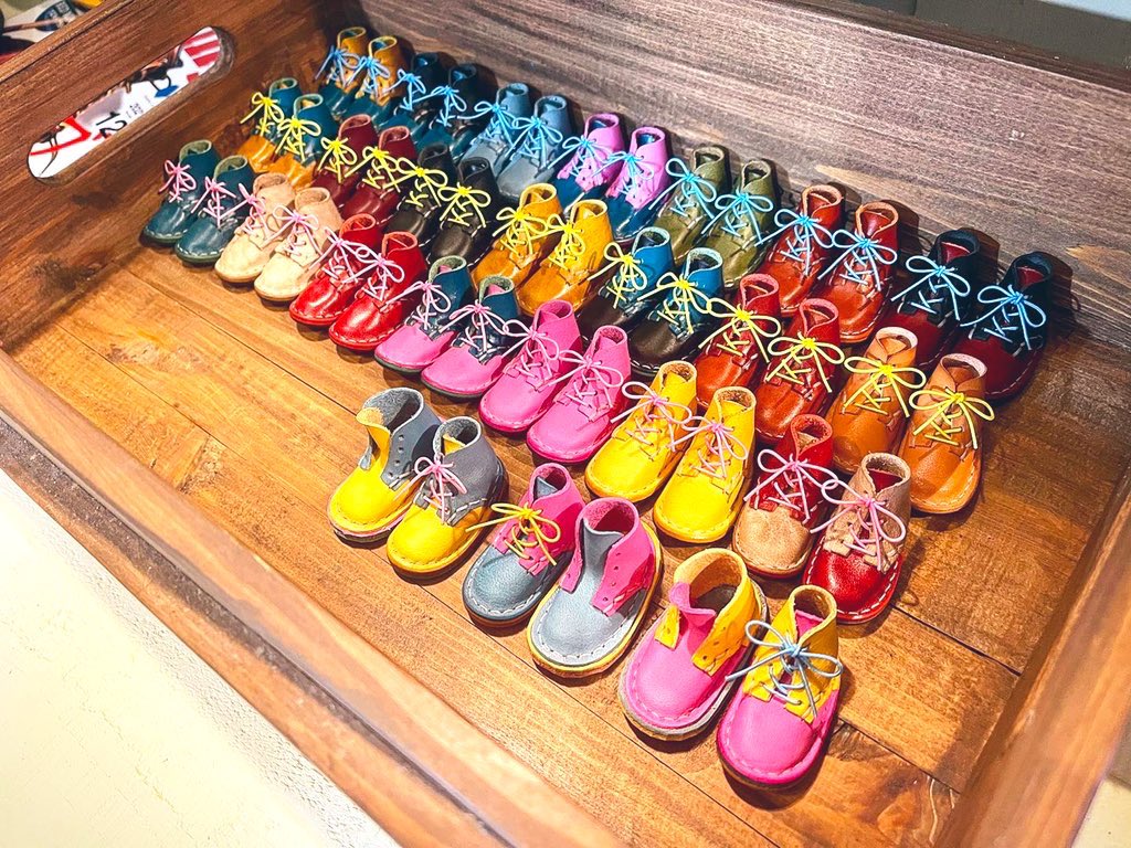 shop_leprechaun's tweet photo. 🎁デザフェス出店プレゼント企画🎁

抽選で一名様にレプラコーンミニブーツをプレゼント‼️応募方法はこちらの投稿へのいいね、リツイート、アカウントのフォローの3点をお願いします。鍵垢🆖、締め切り5月20日迄。

デザインフェスタVol.55出店
5月21日(土)22(日)、11:00〜19:00
ブース番号M-99(南4F) https://t.co/Gx5p35QfFF