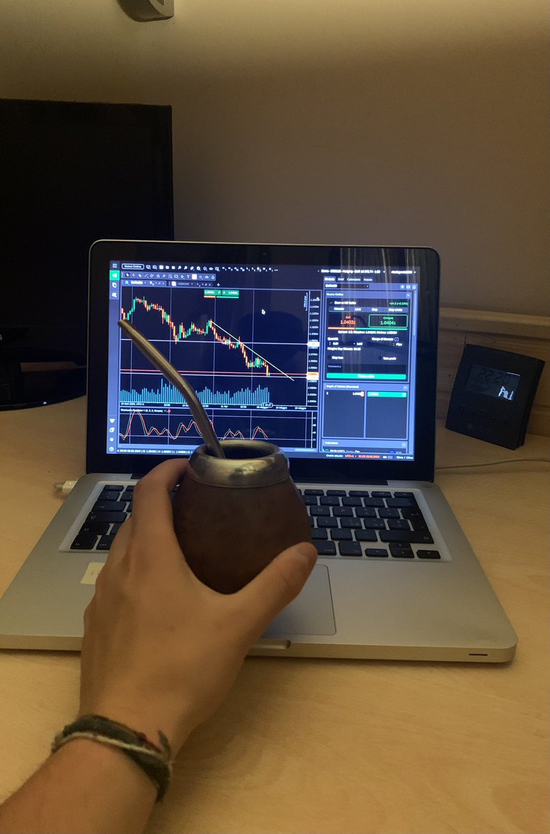 Nic4778's tweet photo. Sono un mix tra @lorenzojova e @lucadiscacciati e questo mi gasa.                #bevandamate #mate #trading https://t.co/xpfX4JGtMa