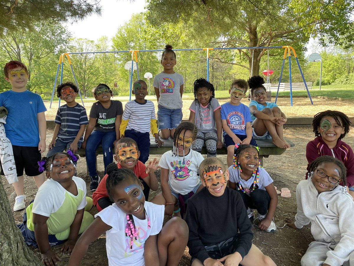 MissCarrGrade1's tweet photo. First Grade had the BEST day today! We ended our unit on Habitats with face paint and a habitat exhibit in the Makerspace.  #ic2122 #icallthetime https://t.co/Z8hHD2r80a