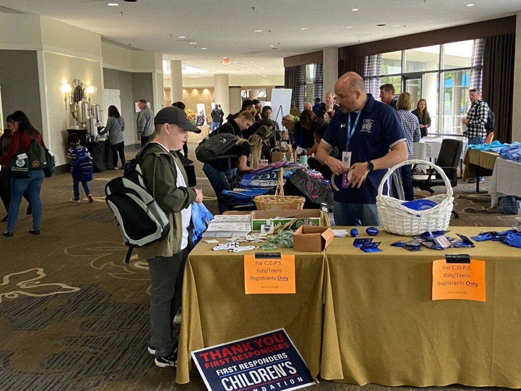 1strcf's tweet photo. Reporting LIVE from #NationalPoliceWeek with #1stRCF team member Bob! Huge thanks to our partners at @CSX & @Mattel these #toyexpress toys are a huge hit and bring so many smiles to these faces! #FirstResponderStrong https://t.co/Lw2LwMYPCR