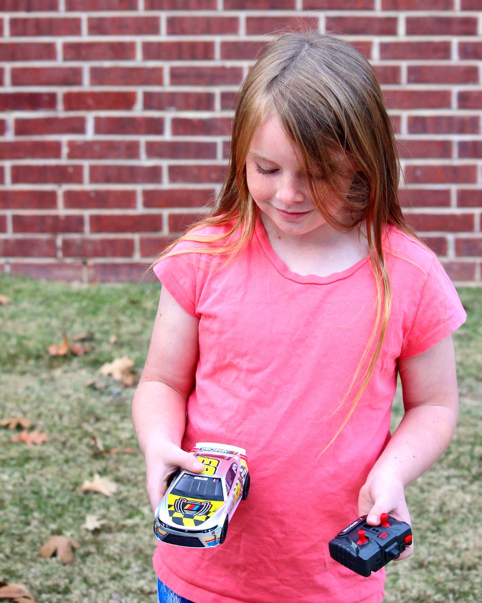 adventureforce_'s tweet photo. Who's ready to RACE into summer?! 🏎💨

#adventureforcebrand #racecartoy #racecars #nascartoys #screenfreekids #feelslikesummer #toystagram #nascarracing https://t.co/tIugqu0iDe