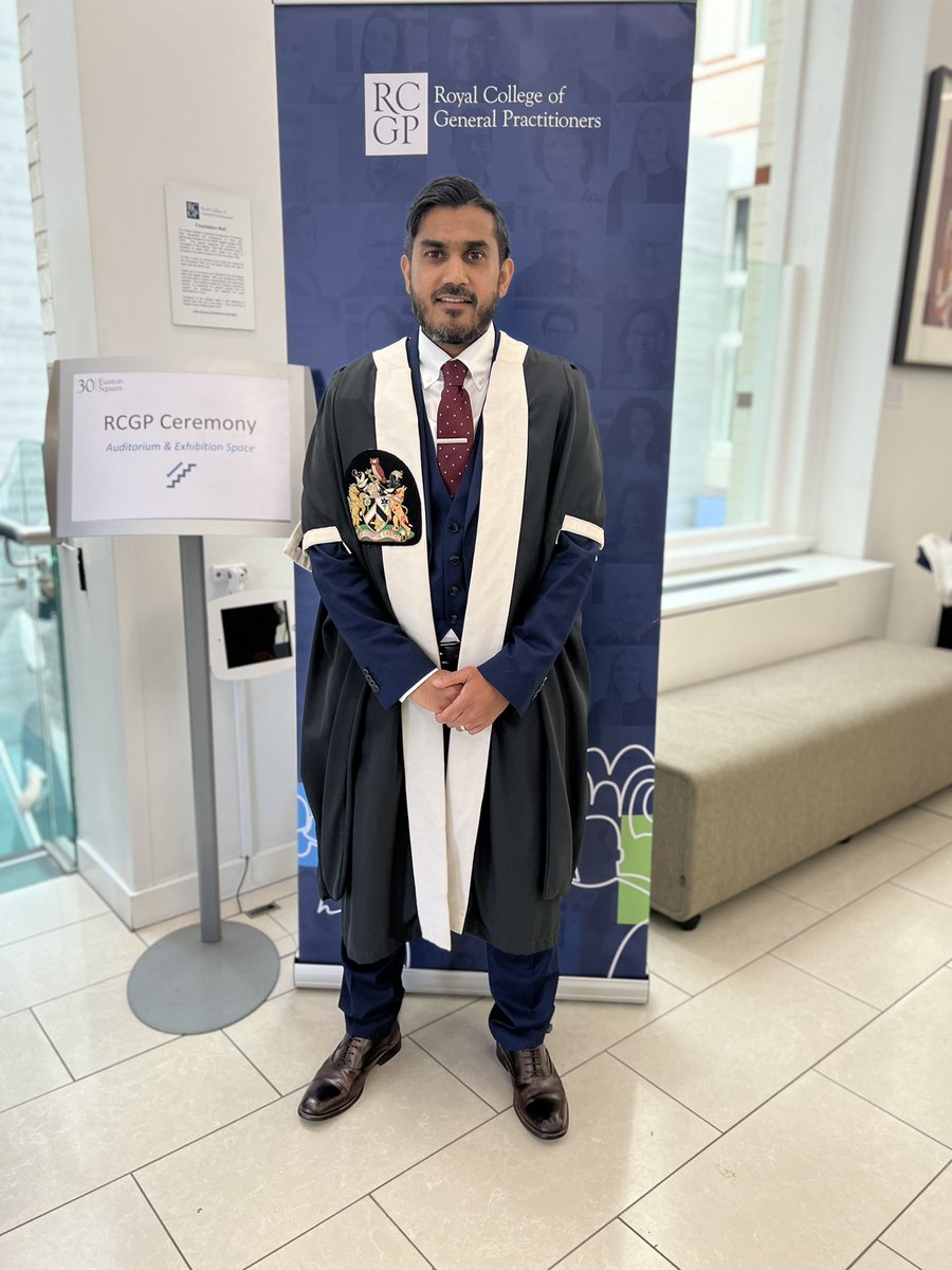 New members &amp; fellows ceremony. 

Jazz band , food + drink &amp; esteemed company. Lovely event. 

Shout out to those college staff behind the scenes that make things #tick.

This #FRCGP started with work experience students &amp; ended up here. 

#ObserveGP #DiscoverGP #TeamGP <a href="/rcgp/">Royal College of General Practitioners</a>