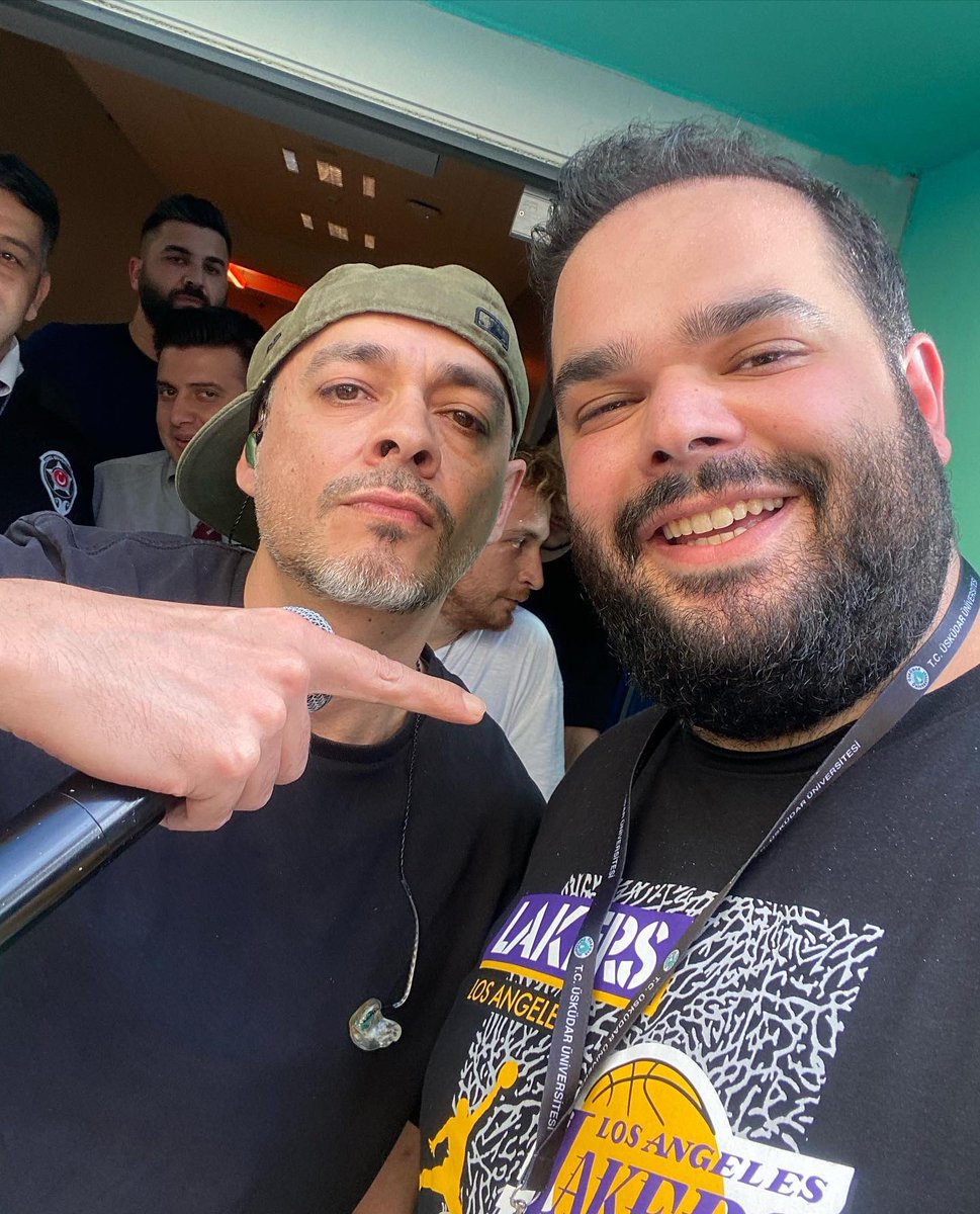 SahanSengul's tweet photo. 13 Mayıs 2022 / 13 Mayıs 2012!
Tam anlamıyla #10yearchallenge olan bir fotoğraf :)
Doğma, büyüme Üsküdarlı olan Türkçe Rap’in üstadı @ceza_ed Üsküdar’daki ilk konserine ev sahipliği yapmanın gururunu yaşıyorum :) @uskudaruni
#Ceza #ÜsküdarÜniversitesi #TürkçeRap #HiphopTime https://t.co/AxqCKFYzQa