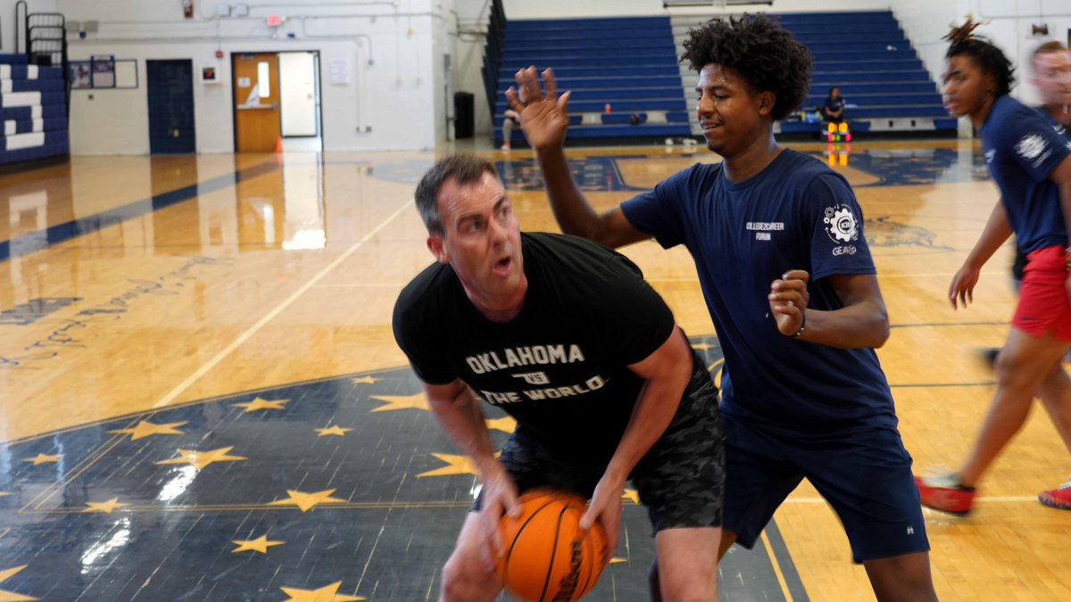 GovStitt's tweet photo. Earlier this year two Senate pages challenged me to visit their school for a basketball game.

So today, @sec_walters and I played a little two-on-two against James Reed and Fa’khri Carter at Star Spencer!

They pulled off the upset win, but we had a great time! https://t.co/eSfmrfHS3d