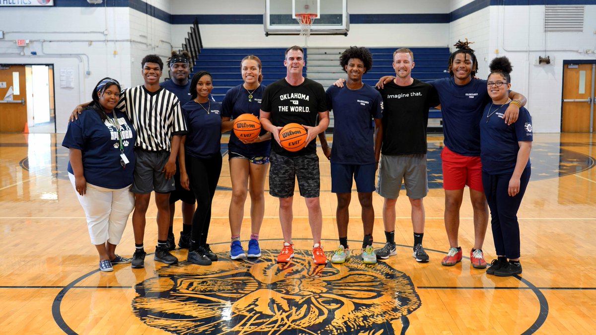 GovStitt's tweet photo. Earlier this year two Senate pages challenged me to visit their school for a basketball game.

So today, @sec_walters and I played a little two-on-two against James Reed and Fa’khri Carter at Star Spencer!

They pulled off the upset win, but we had a great time! https://t.co/eSfmrfHS3d