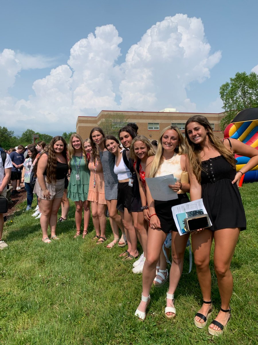 TriadHighSchool's tweet photo. What a great day to have fun outside over the lunch hours at THS! Fantastic Farewell Friday! https://t.co/wwXM0kbgVh