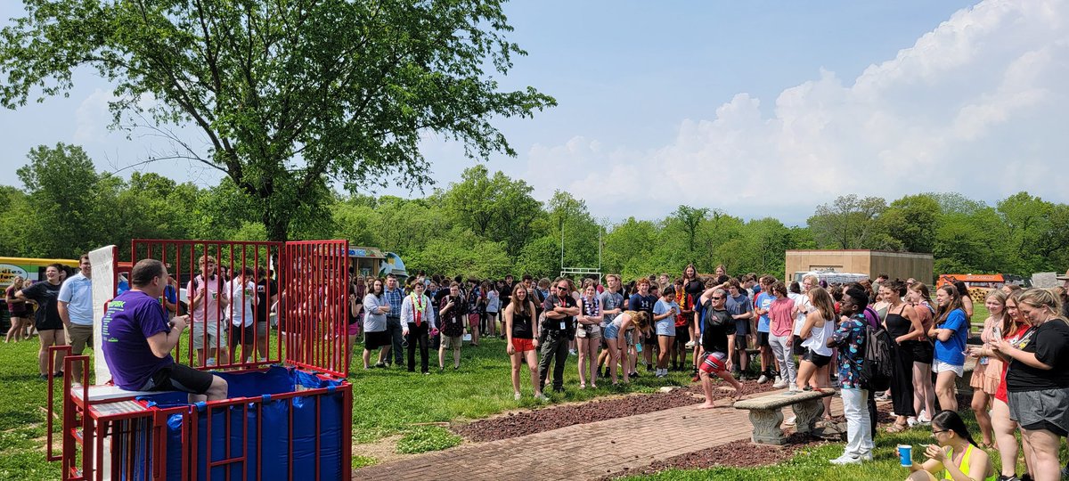 TriadHighSchool's tweet photo. What a great day to have fun outside over the lunch hours at THS! Fantastic Farewell Friday! https://t.co/wwXM0kbgVh