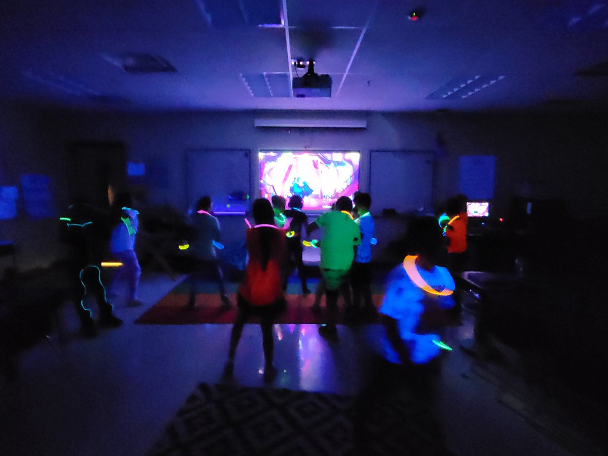 STEMrsZ's tweet photo. We celebrated the end of testing with a Glow Dance Party! ππ #kfeproud #nisdfranklines #kfethirdgrade https://t.co/Hr0OavuckG