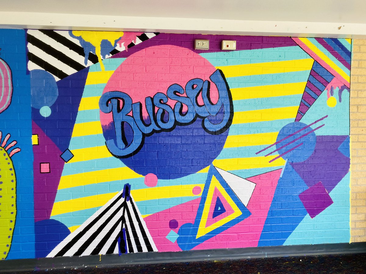 Bussey_Art's tweet photo. Another week and more progress made on our wall of murals @aljennin @Bussey_Owlets #murals #garland #bussey https://t.co/pqHiedwfsI