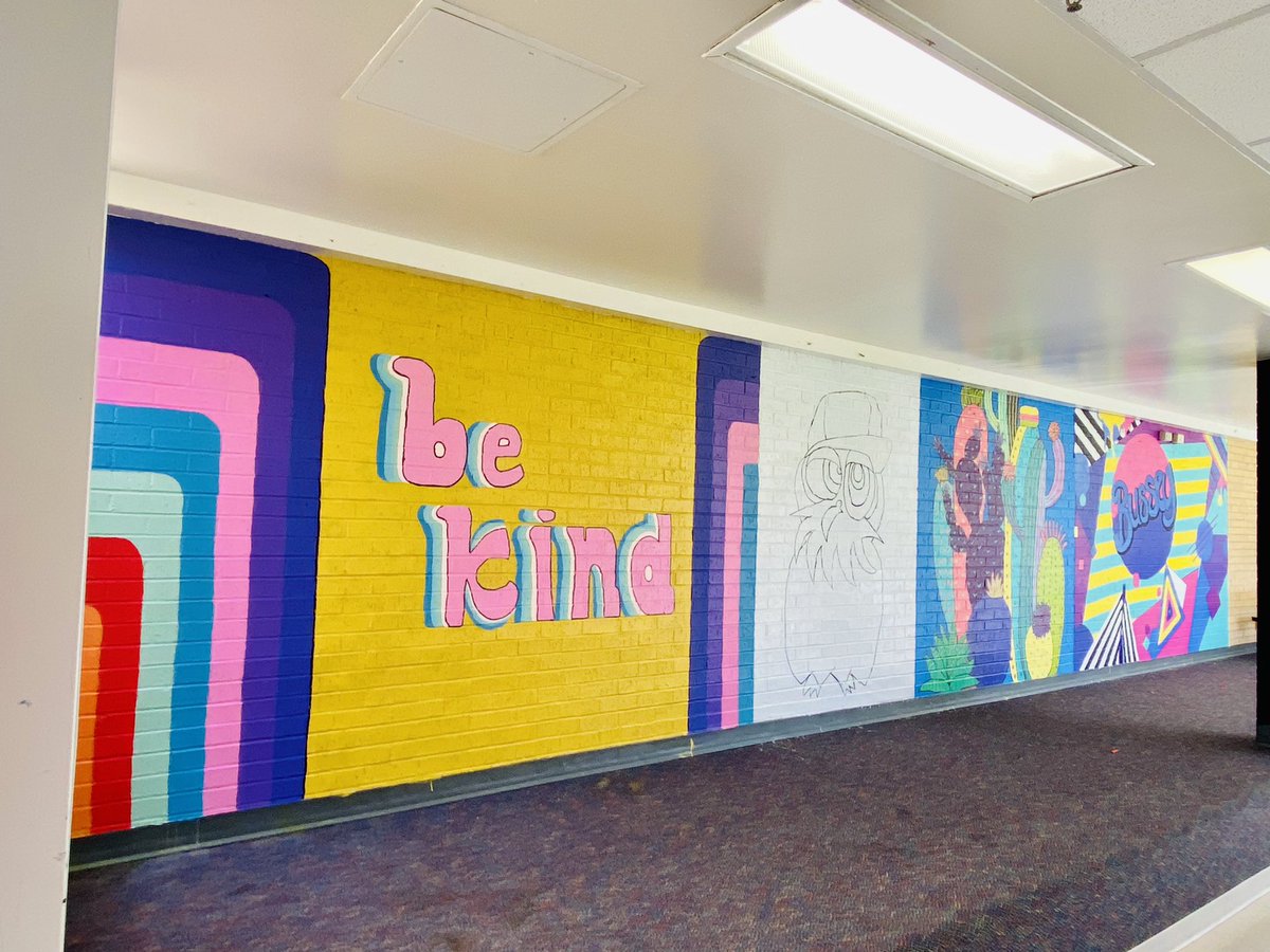 Bussey_Art's tweet photo. Another week and more progress made on our wall of murals @aljennin @Bussey_Owlets #murals #garland #bussey https://t.co/pqHiedwfsI