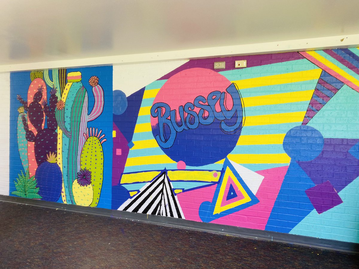 Bussey_Art's tweet photo. Another week and more progress made on our wall of murals @aljennin @Bussey_Owlets #murals #garland #bussey https://t.co/pqHiedwfsI
