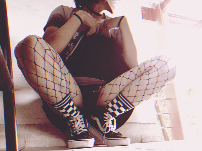 1 pic. … okay, just a quick peek ->-

#femboy #femboyfriday #cock #nudes #nsfwtwt #fishnets https://t