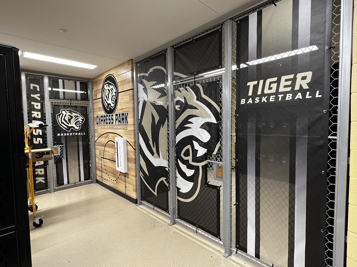Coach_ZA_Mace's tweet photo. We’re not JUST building a 🏀 program.
We’re building a 🏀 EMPIRE! 🐯🏀💪
Thank You @TheSignChamp
@CyParkHoops @CyParkAthletics @CyParkABC2016 @CypressParkHS https://t.co/5K8Mup7tf2