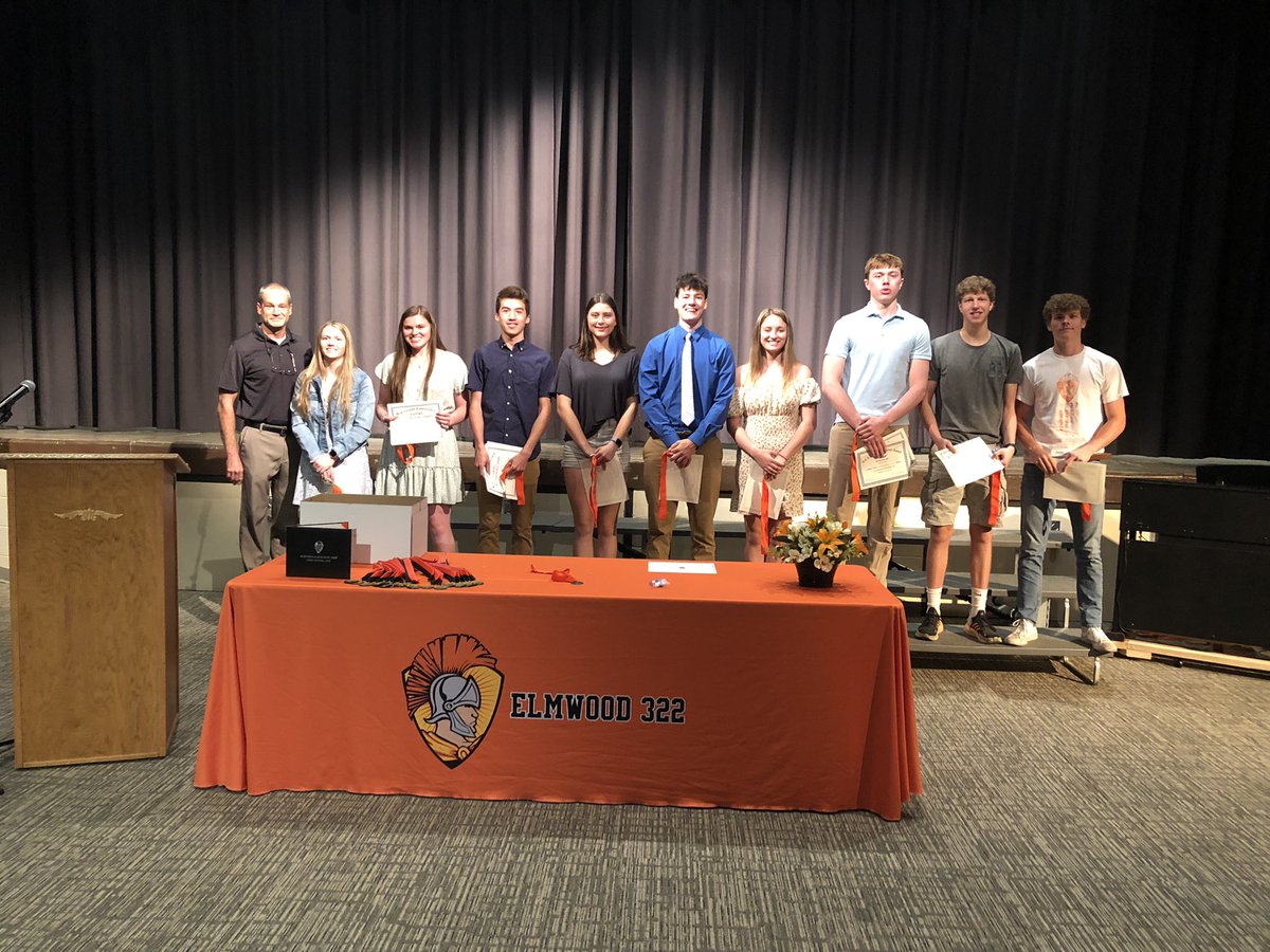 AnthonyTMcCoy's tweet photo. A few Class Day and Sr moments. Congratulations Class of 2022! #trojanforce322 https://t.co/dO5ySGyVJa