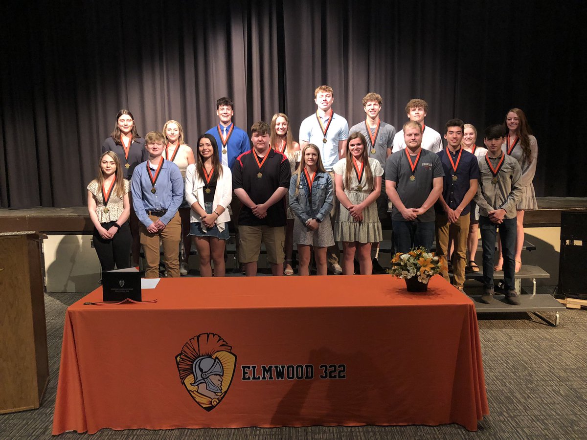 AnthonyTMcCoy's tweet photo. A few Class Day and Sr moments. Congratulations Class of 2022! #trojanforce322 https://t.co/dO5ySGyVJa