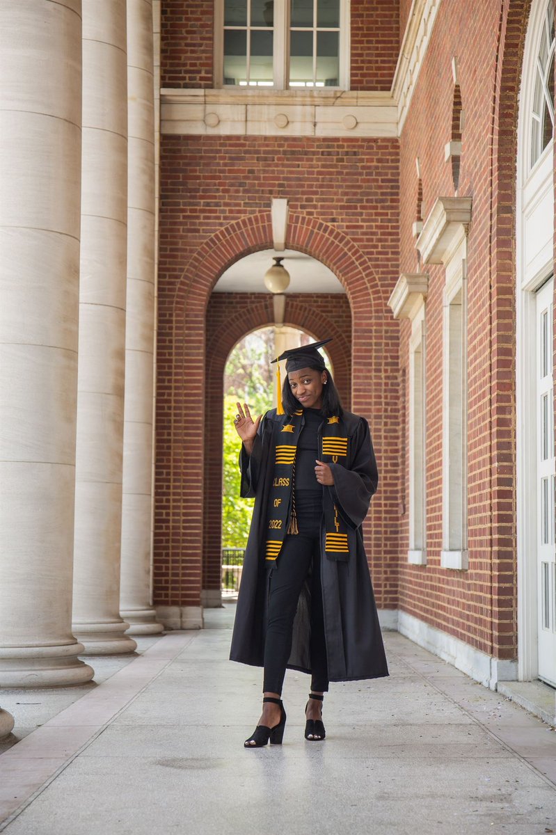 JoCambridge3's tweet photo. I really just graduated from Vanderbilt University🥺🖤💛 https://t.co/ogfE46b7BN