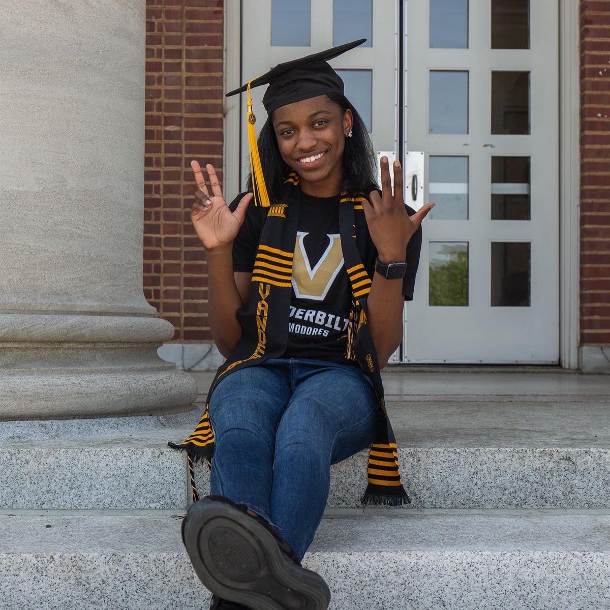 JoCambridge3's tweet photo. I really just graduated from Vanderbilt University🥺🖤💛 https://t.co/ogfE46b7BN