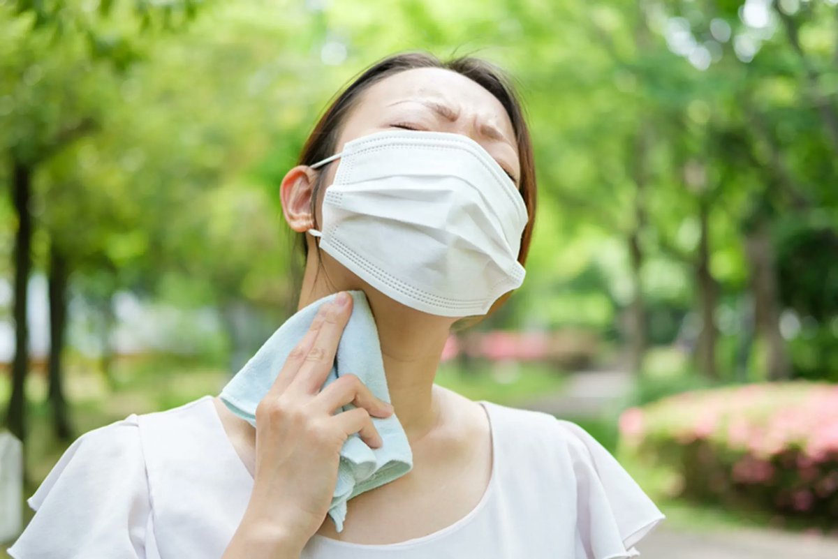 uthealthaustin's tweet photo. 100 degrees and it's only May? Learn to be heat safe and sun smart with tips from @UTHealthAustin Walk-in Clinic. https://t.co/9ADtnNNKx5  #utha #dellmed #sunsafety #heatsafety #summer #sunscreen #heataware https://t.co/vJ9TEtTpt5